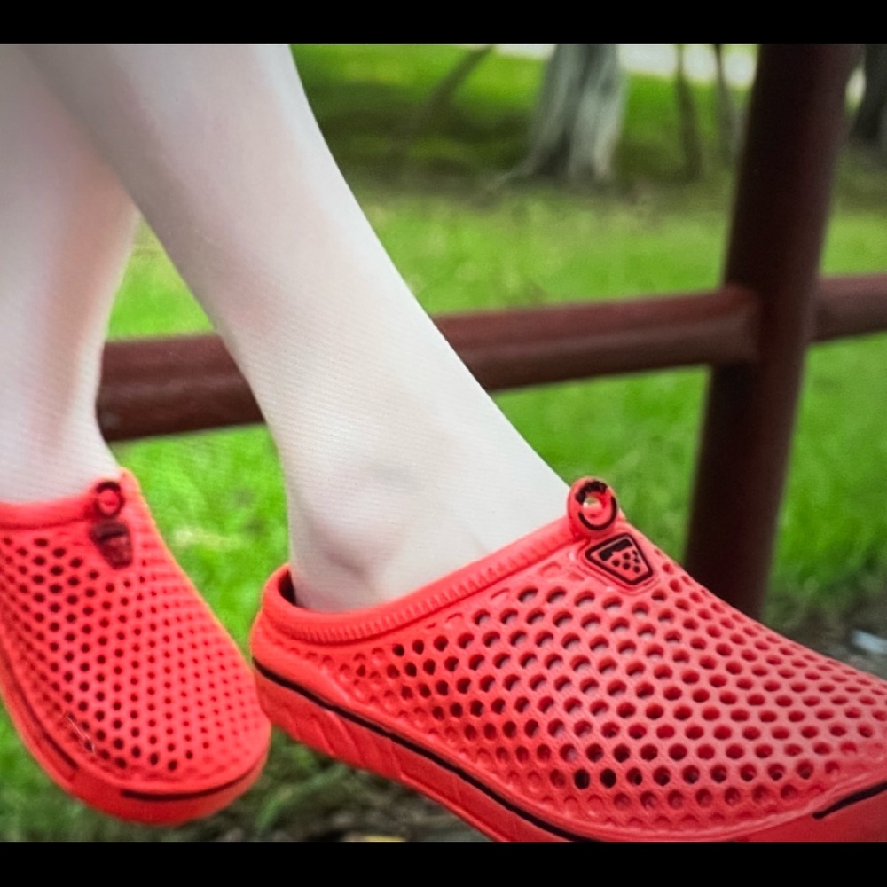 Indoor/outdoor shoes, great for beach, gardening & more Comfortable, lightweight